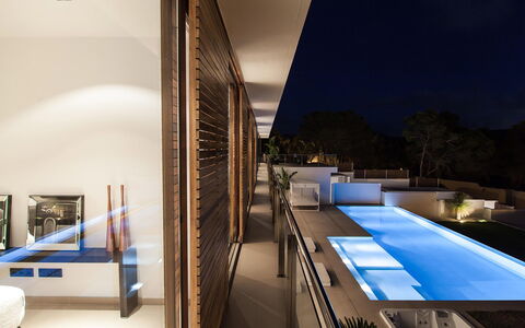 Villa Emily: Zwembad, Interieur Ontwerp, Flooring, Verdieping, Plafond, Toevlucht, Appartement, Eco Hotel, Hotel, Schaduw