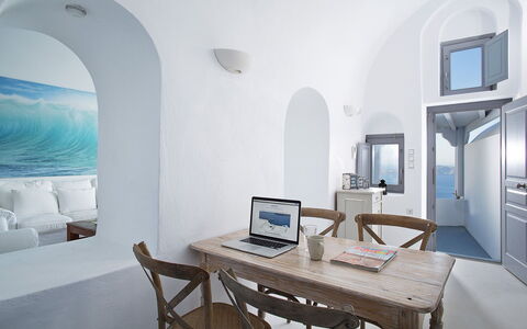 Villa Eros: Meubilair, Zee, Kust En Oceanic Landvormen, Kust, Oceaan, Appartement, Stoel, Baai, Hotel
