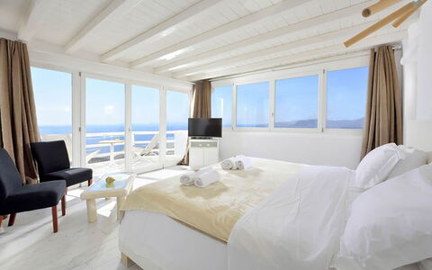Villa Fabulous: Meubilair, Appartement, Toevlucht, Slaapkamer, Bed, Hotel, Bedding, Laken, Bed Frame, Villa