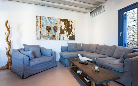 Villa Filìa: Meubilair, Bankstel, Interieur Ontwerp, Hout, Flooring, Tafel, Verdieping, Woonkamer, Appartement, Verlichting