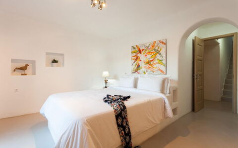 Villa Filìa: Muur, Interieur Ontwerp, Flooring, Verdieping, Meubilair, Plafond, Slaapkamer, Verlichting, Huis, Bed