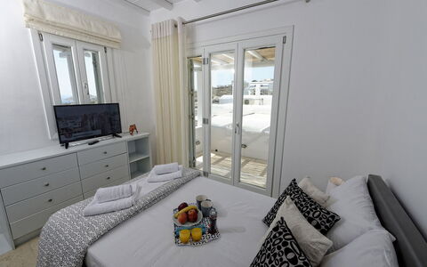 Villa Fos: Meubilair, Interieur Ontwerp, Verdieping, Appartement, Slaapkamer, Huis, Kamer, Plafond, Bed, Bedding