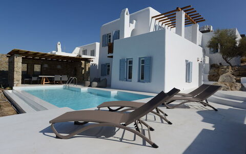 Villa Gazelia: Zwembad, Toevlucht, Buitenmeubels, Ontwerp, Villa, Ligstoel, Hotel, Balkon, Penthouse, Eco Hotel