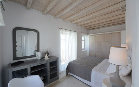 Villa Gazelia: Meubilair, Interieur Ontwerp, Slaapkamer, Verdieping, Bed, Flooring, Plafond, Kamer, Huis, Appartement
