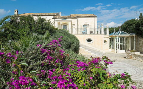 Villa Gemma: Struik, Tuin, Landgoed, Herenhuis, Landscaping, Hacienda, Villa, Werf, Oprit, Botanische Tuin