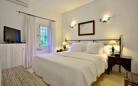 Villa Gold: Meubilair, Interieur Ontwerp, Plafond, Flooring, Verdieping, Bed, Slaapkamer, Stoel, Toevlucht, Huis
