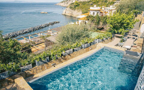 Villa Heart: Water, Zwemwater, Zwembad, Toevlucht, Kust En Oceanic Landvormen, Kust, Zee, Eco Hotel, Badplaats, Kust