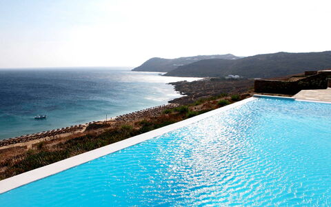 Villa Helios: Blauw, Water, Zwemwater, Zee, Kust En Oceanic Landvormen, Kust, Oceaan, Zwembad, Toevlucht, Headland