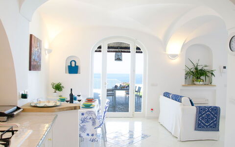 Villa Il Sogno di Praiano: Blauw, Meubilair, Boog, Huis, Stoel, Appartement, Keuken En Eettafel, Kamerplant, Bloempot, Eetkamer