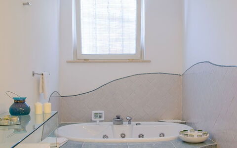 Villa Il Sogno di Praiano: Interieur Ontwerp, Plafond, Flooring, Bad, Loodgieterswerkinrichting, Verdieping, Verlichting, Loodgieter, Huis, Badkamer