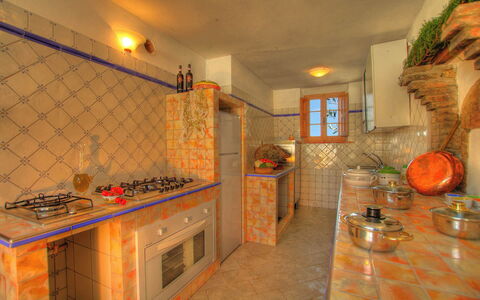 Villa Incanto: Interieur Ontwerp, Flooring, Plafond, Keuken, Verdieping, Countertop, Kamer, Tegel, Loodgieterswerkinrichting, Lichte Inrichting