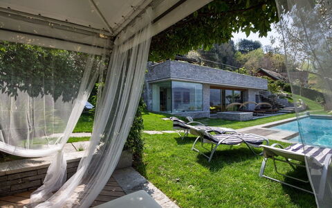 Villa Isa: Zwembad, Toevlucht, Tuin, Buitenmeubels, Backyard, Schaduw, Eco Hotel, Landscaping, Landgoed, Vrije Tijd
