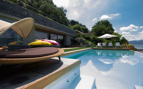 Villa Isa: Zwembad, Toevlucht, Bergketen, Eco Hotel, Kust, Tropen, Geluid, Badplaats, Baai