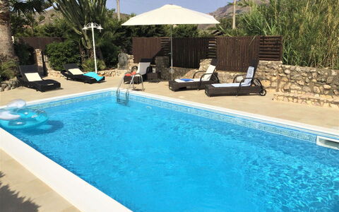 Villa Isabella: Zwembad, Toevlucht, Buitenmeubels, Meubilair, Vrije Tijd, Samengesteld Materiaal, Paraplu, Ligstoel, Eco Hotel, Stoel