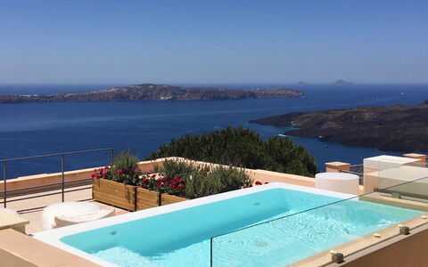 Villa Jasmine: Zwembad, Buitenmeubels, Toevlucht, Samengesteld Materiaal, Eco Hotel, Vrije Tijd, Schaduw, Loodgieterswerkinrichting, Villa