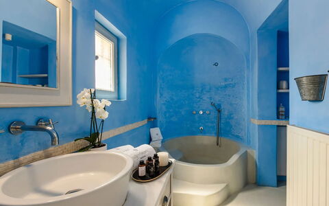 Villa Jasmine: Blauw, Interieur Ontwerp, Plafond, Loodgieterswerkinrichting, Meubilair, Flooring, Verdieping, Badkamer, Kamer, Bad
