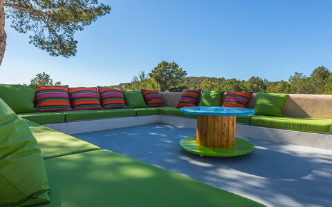 Villa Luanda: Meubilair, Buitenmeubels, Tuin, Buitentafel, Bankstel, Gazon, Ontwerp, Schaduw, Backyard