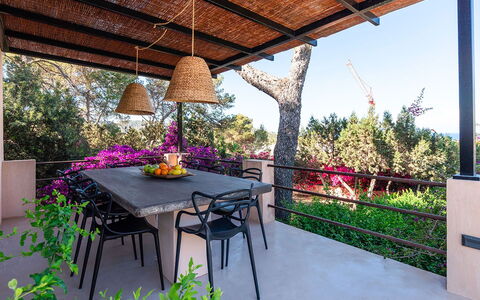 Villa Luanda: Meubilair, Buitenmeubels, Stoel, Tafel, Buitentafel, Schaduw, Keuken En Eettafel, Tuin, Patio, Eco Hotel