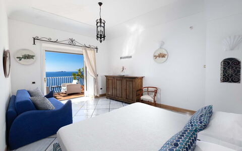 Villa Magnolia: Blauw, Meubilair, Verdieping, Flooring, Interieur Ontwerp, Zee, Stoel, Appartement, Toevlucht, Oceaan