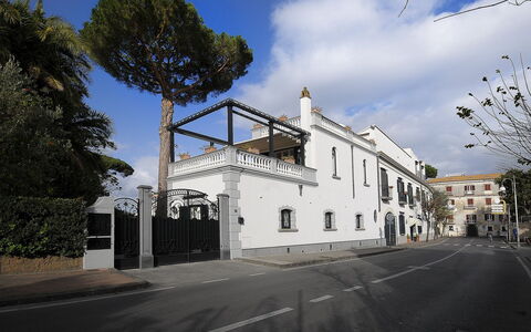 Villa Marion: Landgoed, Luxevoertuig, Herenhuis, Balkon, Hacienda, Villa