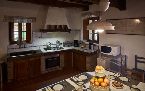 Villa Novellina: Meubilair, Keuken, Interieur Ontwerp, Flooring, Hout, Toestel Van De Keuken, Countertop, Cabinetry, Huis, Plafond