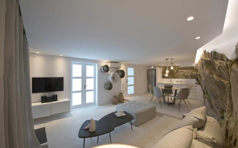 Villa Opallia: Muur, Flooring, Interieur Ontwerp, Verdieping, Meubilair, Plafond, Appartement, Kamer, Huis, Woonkamer