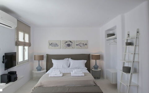 Villa Opallia: Meubilair, Bed, Interieur Ontwerp, Slaapkamer, Bedding, Muur, Laken, Kamer, Plafond, Verdieping