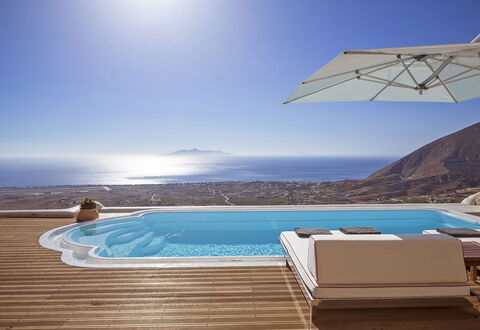 Villa Orestis: Blauw, Water, Zwembad, Buitenmeubels, Toevlucht, Meubilair, Schaduw, Ligstoel, Eco Hotel, Zee