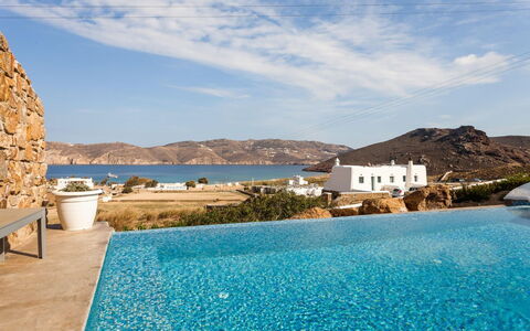 Villa Paradeisos: Zwembad, Toevlucht, Bergketen, Kust, Eco Hotel, Villa, Badplaats, Hotel, Baai, Ligstoel