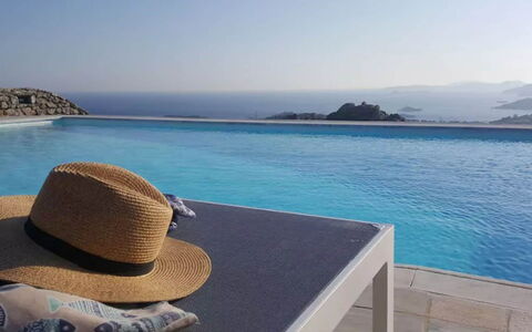 Villa Pirgi: Blauw, Water, Kust En Oceanic Landvormen, Zwembad, Zee, Vrije Tijd, Buitenmeubels, Kust, Oceaan, Tropen