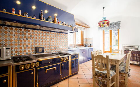 Villa Polluce: Interieur Ontwerp, Keuken, Flooring, Fornuis, Tegel, Plafond, Kamer, Gasfornuis, Fornuis, Countertop