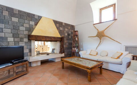 Villa Polluce: Flooring, Verdieping, Interieur Ontwerp, Meubilair, Plafond, Kamer, Tegel, Woonkamer, Natuurlijk Materiaal, Stenen Muur