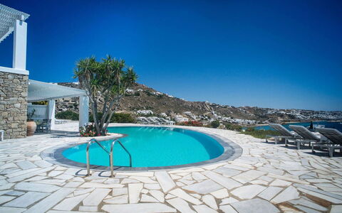Villa Rose 1: Blauw, Zwembad, Toevlucht, Buitenmeubels, Eco Hotel, Hotel, Kust, Badplaats, Tropen, Villa