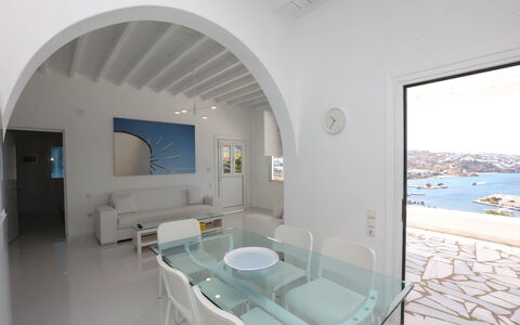 Villa Rose 1: Meubilair, Interieur Ontwerp, Flooring, Verdieping, Stoel, Zee, Appartement, Plafond, Kust, Oceaan