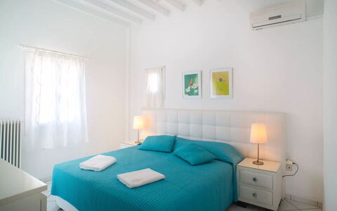 Villa Rose 2: Meubilair, Verdieping, Interieur Ontwerp, Flooring, Slaapkamer, Bed, Kamer, Appartement, Bedding, Huis