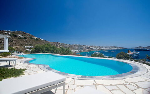 Villa Rose 2: Blauw, Zwembad, Toevlucht, Buitenmeubels, Kust, Kust En Oceanic Landvormen, Zee, Stoel, Oceaan