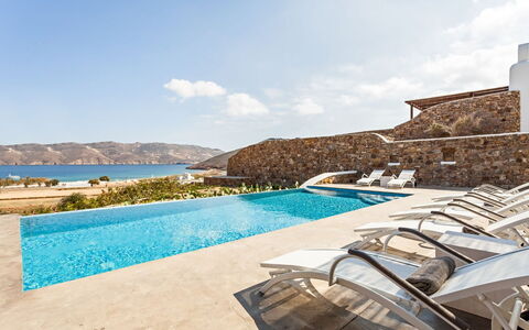 Villa Smaràgdi: Toevlucht, Zwembad, Kust, Hotel, Baai, Eco Hotel, Villa, Badplaats