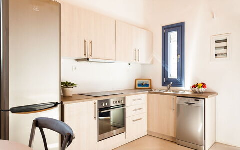 Villa Smaràgdi: Meubilair, Countertop, Interieur Ontwerp, Keuken, Major Appliance, Toestel Van De Keuken, Cabinetry, Flooring, Verdieping, Kamer