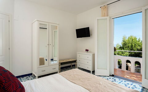 Villa Sole di Amalfi: Meubilair, Interieur Ontwerp, Verdieping, Flooring, Slaapkamer, Hout, Bed, Kamer, Appartement, Laken