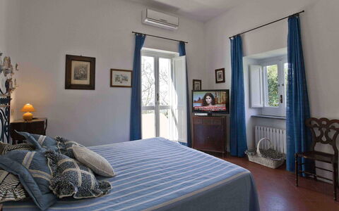 Villa Torre del Sole: Meubilair, Interieur Ontwerp, Kamer, Fotolijst, Plafond, Linens, Flooring, Verlichting, Huis, Slaapkamer