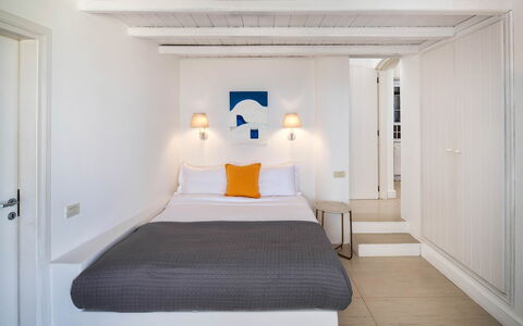 Villa Tramountana: Muur, Interieur Ontwerp, Slaapkamer, Flooring, Plafond, Verdieping, Bed, Appartement, Meubilair, Huis