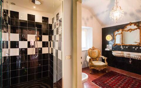 Villa Traversi: Interieur Ontwerp, Loodgieterswerkinrichting, Flooring, Badkamer, Verdieping, Bad, Verlichting, Plafond, Loodgieter, Kraan