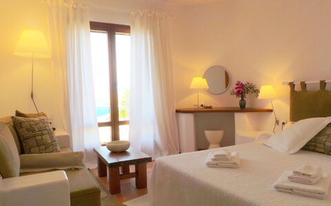 Villa Zenas with Direct Access to the Sea: Meubilair, Interieur Ontwerp, Stoel, Tafel, Slaapkamer, Verdieping, Bed, Kamer, Toevlucht, Kussen Gooien