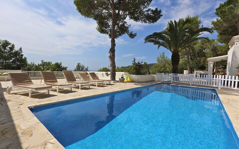 Villa Zenith: Boom, Zwembad, Schaduw, Toevlucht, Buitenmeubels, Badplaats, Landscaping, Waterpartij, Villa, Eco Hotel