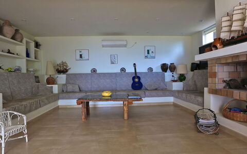 Villa Zenith: Meubilair, Interieur Ontwerp, Flooring, Verdieping, Muur, Bankstel, Hout, Woonkamer, Plafond, Kamer