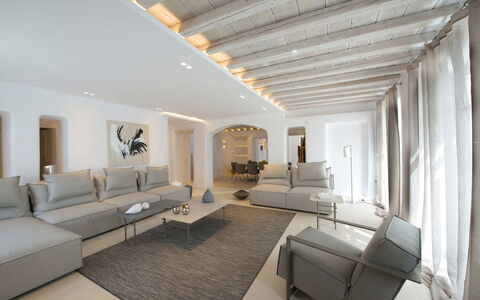 Villa Zinovia: Meubilair, Interieur Ontwerp, Flooring, Muur, Verdieping, Bankstel, Plafond, Woonkamer, Huis, Kamer