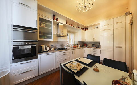 Zarina: Meubilair, Keuken, Toestel Van De Keuken, Countertop, Interieur Ontwerp, Cabinetry, Major Appliance, Flooring, Hout, Plafond