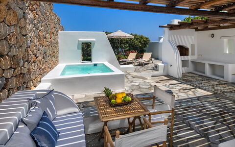 Guest House Sorokos: Toevlucht, Ontwerp, Villa, Binnenplaats, Stoel, Eco Hotel, Kamerplant, Penthouse, Balkon, Hotel
