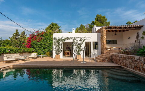 Can Blanca: Zwembad, Landgoed, Schaduw, Toevlucht, Landscaping, Villa, Eco Hotel, Hacienda, Backyard