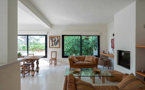 Can Blanca: Meubilair, Interieur Ontwerp, Bankstel, Muur, Flooring, Hout, Woonkamer, Verdieping, Plafond, Kamer